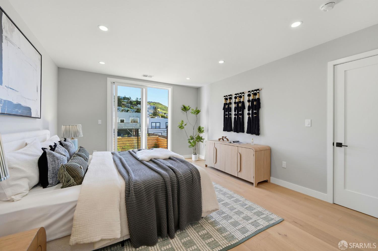 Detail Gallery Image 31 of 53 For 2124 18th Ave, San Francisco,  CA 94116 - 4 Beds | 3/1 Baths