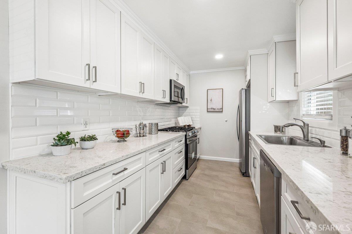 Detail Gallery Image 9 of 31 For 409 Pacific Ave, Pacifica,  CA 94044 - 2 Beds | 1 Baths