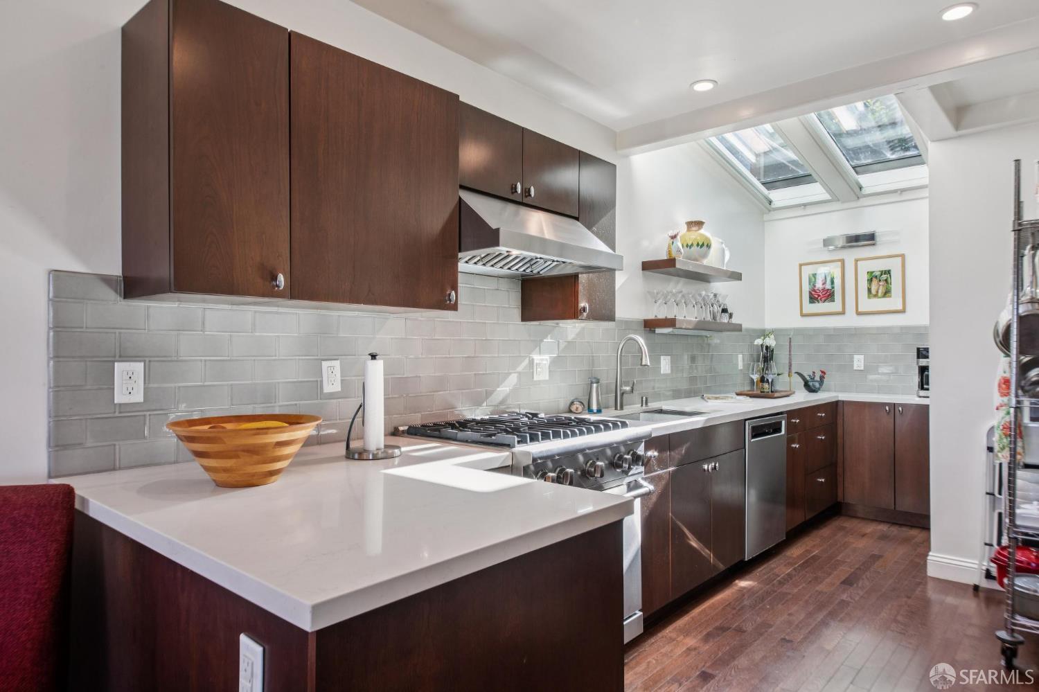 Detail Gallery Image 16 of 47 For 3348 Market St, San Francisco,  CA 94114 - 2 Beds | 2 Baths