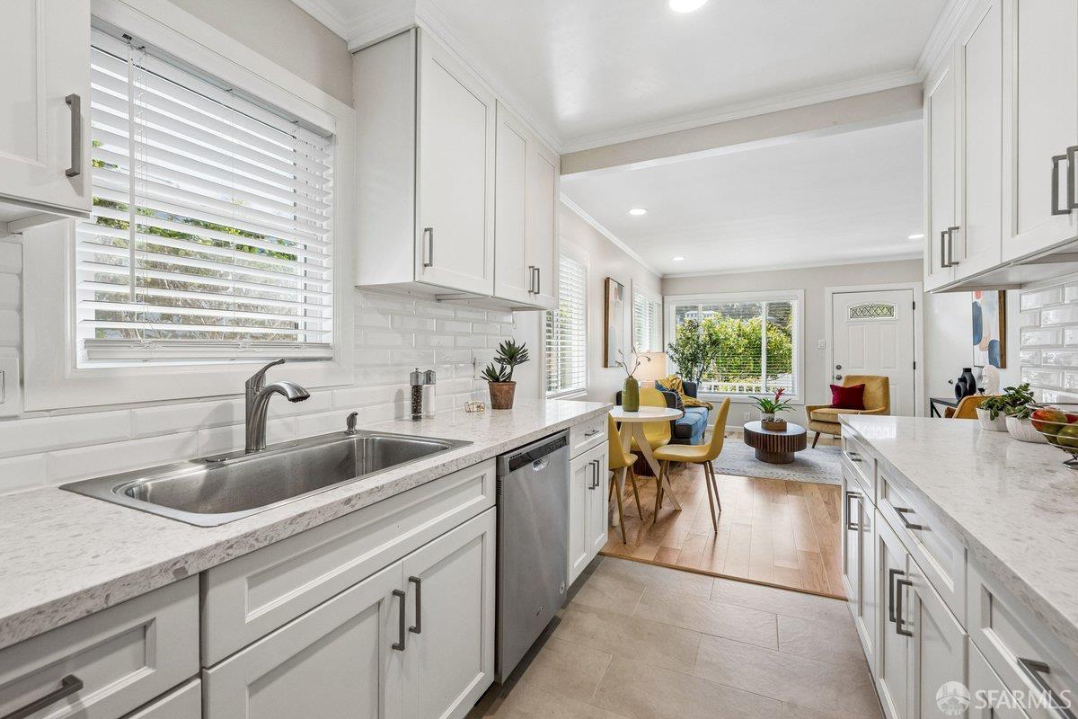 Detail Gallery Image 12 of 31 For 409 Pacific Ave, Pacifica,  CA 94044 - 2 Beds | 1 Baths