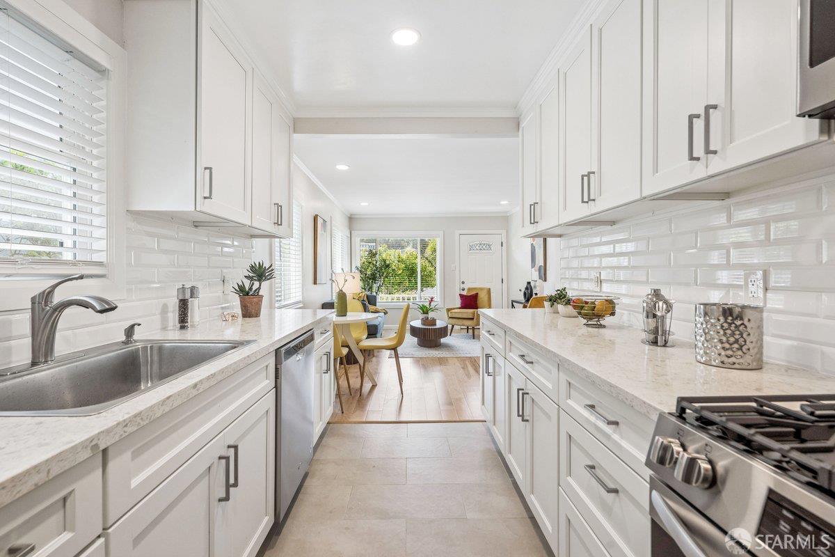 Detail Gallery Image 11 of 31 For 409 Pacific Ave, Pacifica,  CA 94044 - 2 Beds | 1 Baths