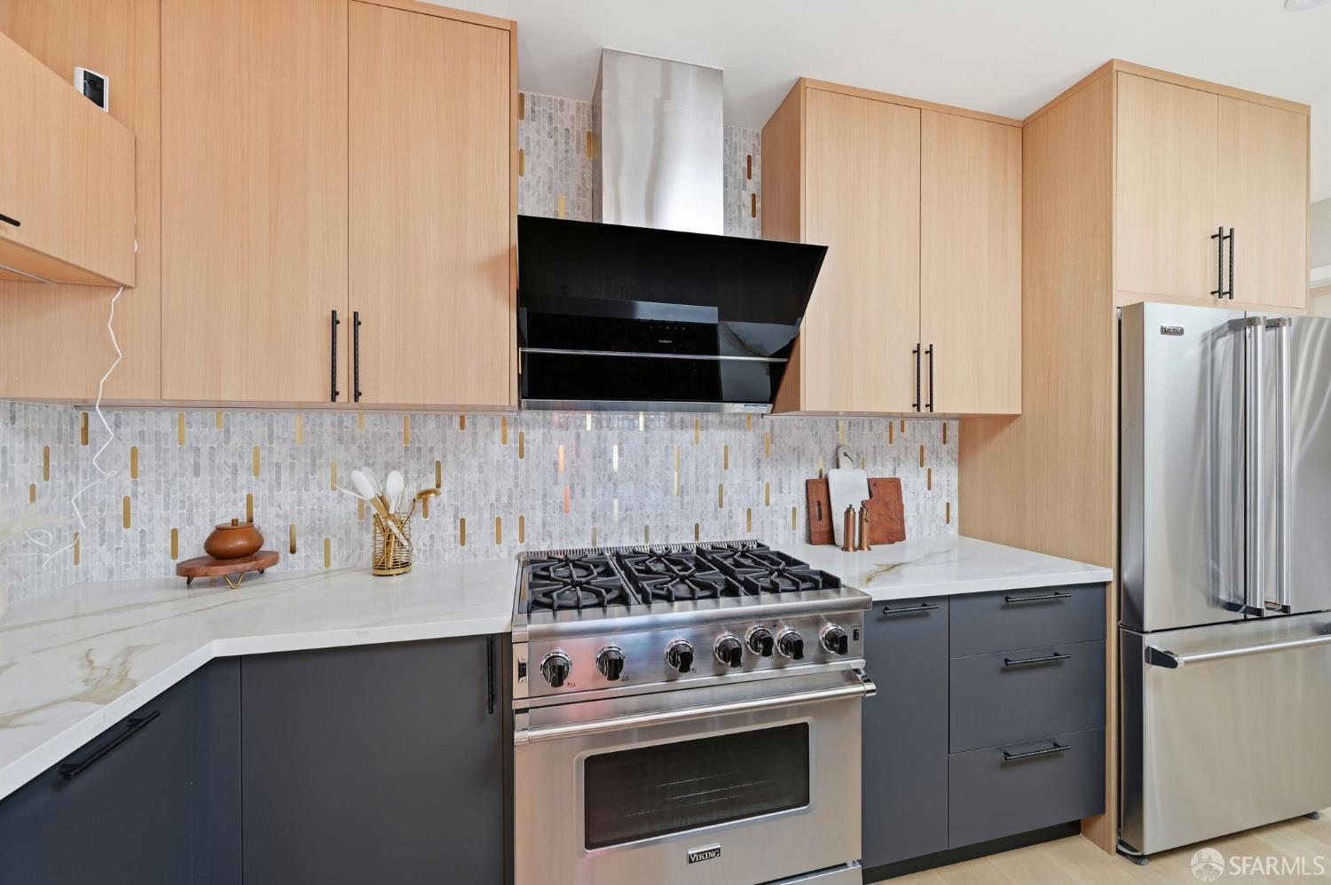 Detail Gallery Image 18 of 53 For 2124 18th Ave, San Francisco,  CA 94116 - 4 Beds | 3/1 Baths