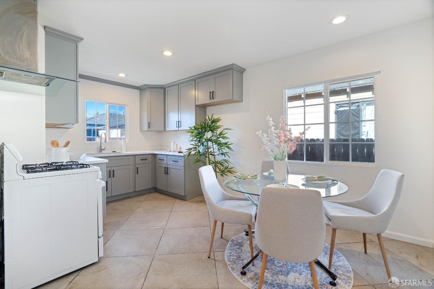 Detail Gallery Image 10 of 30 For 1931 98th Ave, Oakland,  CA 94603 - 3 Beds | 1 Baths