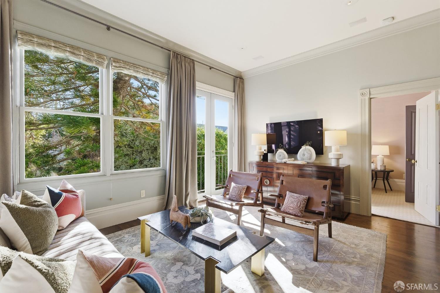 Detail Gallery Image 5 of 36 For 1375 Sanchez St, San Francisco,  CA 94131 - 3 Beds | 2 Baths