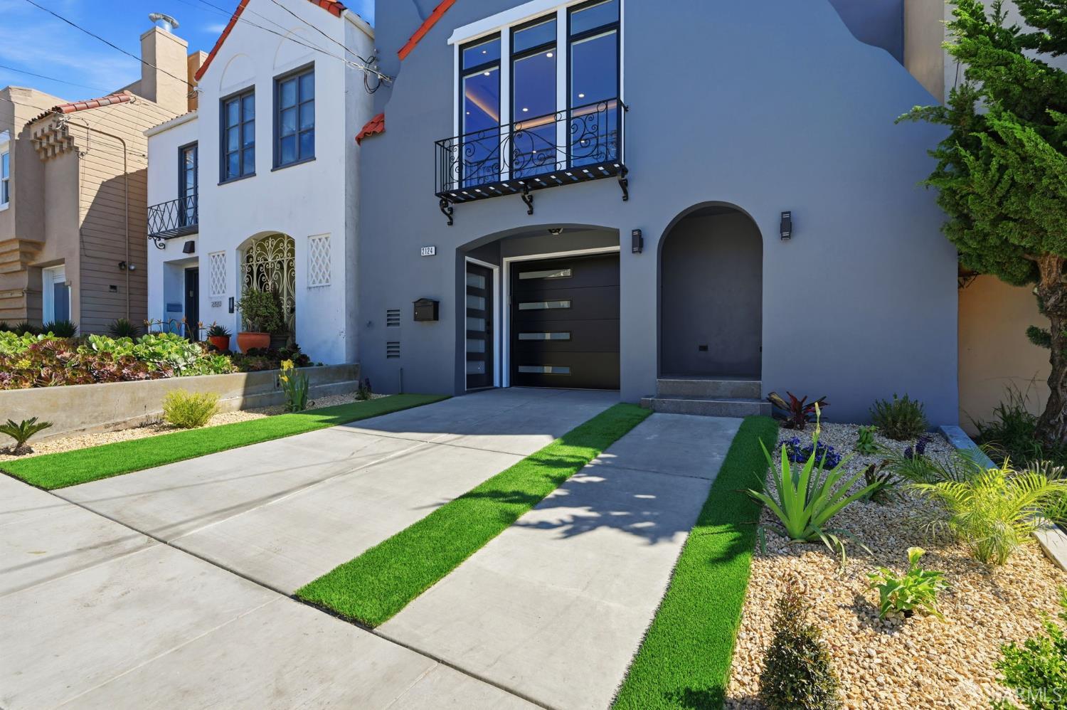 Detail Gallery Image 3 of 53 For 2124 18th Ave, San Francisco,  CA 94116 - 4 Beds | 3/1 Baths