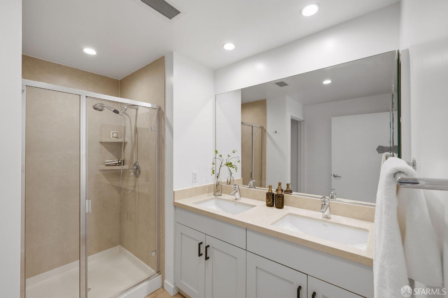 Detail Gallery Image 30 of 52 For 350 Broderick St #320,  San Francisco,  CA 94117 - 3 Beds | 3 Baths