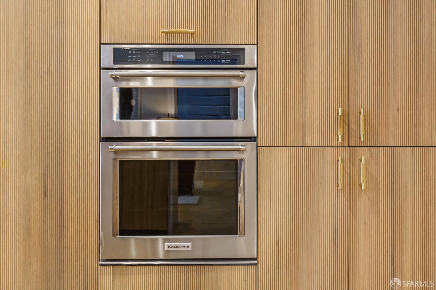 Detail Gallery Image 35 of 94 For 7 Seymour St, San Francisco,  CA 94115 - 5 Beds | 4/2 Baths