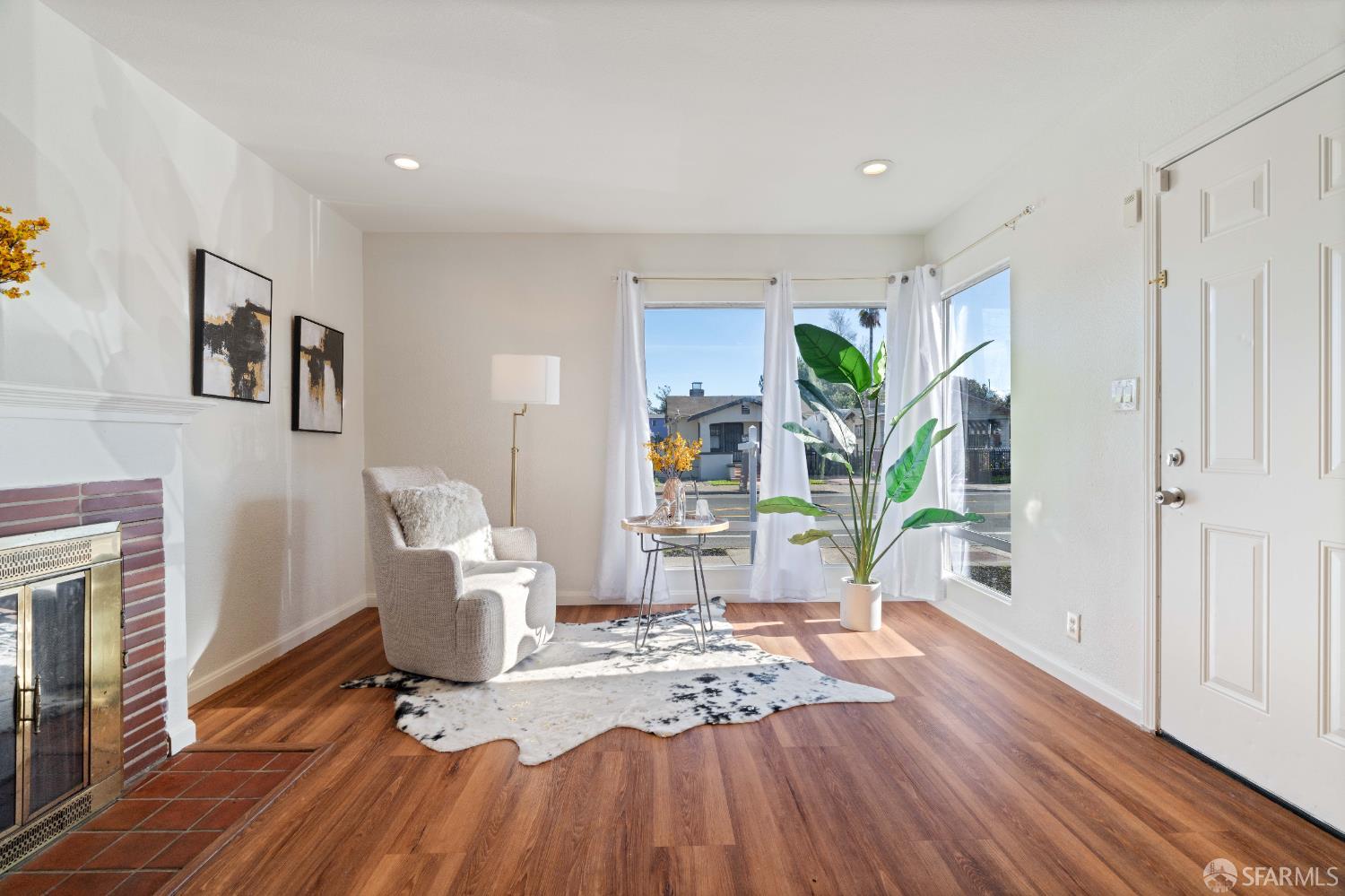 Detail Gallery Image 4 of 30 For 1931 98th Ave, Oakland,  CA 94603 - 3 Beds | 1 Baths