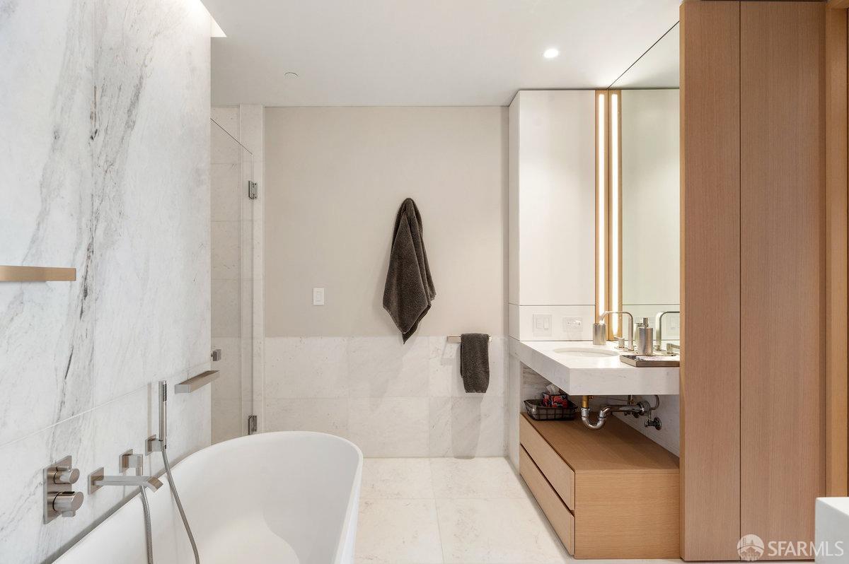 Detail Gallery Image 26 of 62 For 1 Steuart Ln #1702,  San Francisco,  CA 94115 - 2 Beds | 2/1 Baths