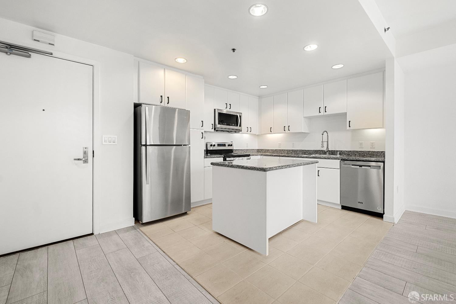 Photo #3: 426113201 Listing: Photo #3