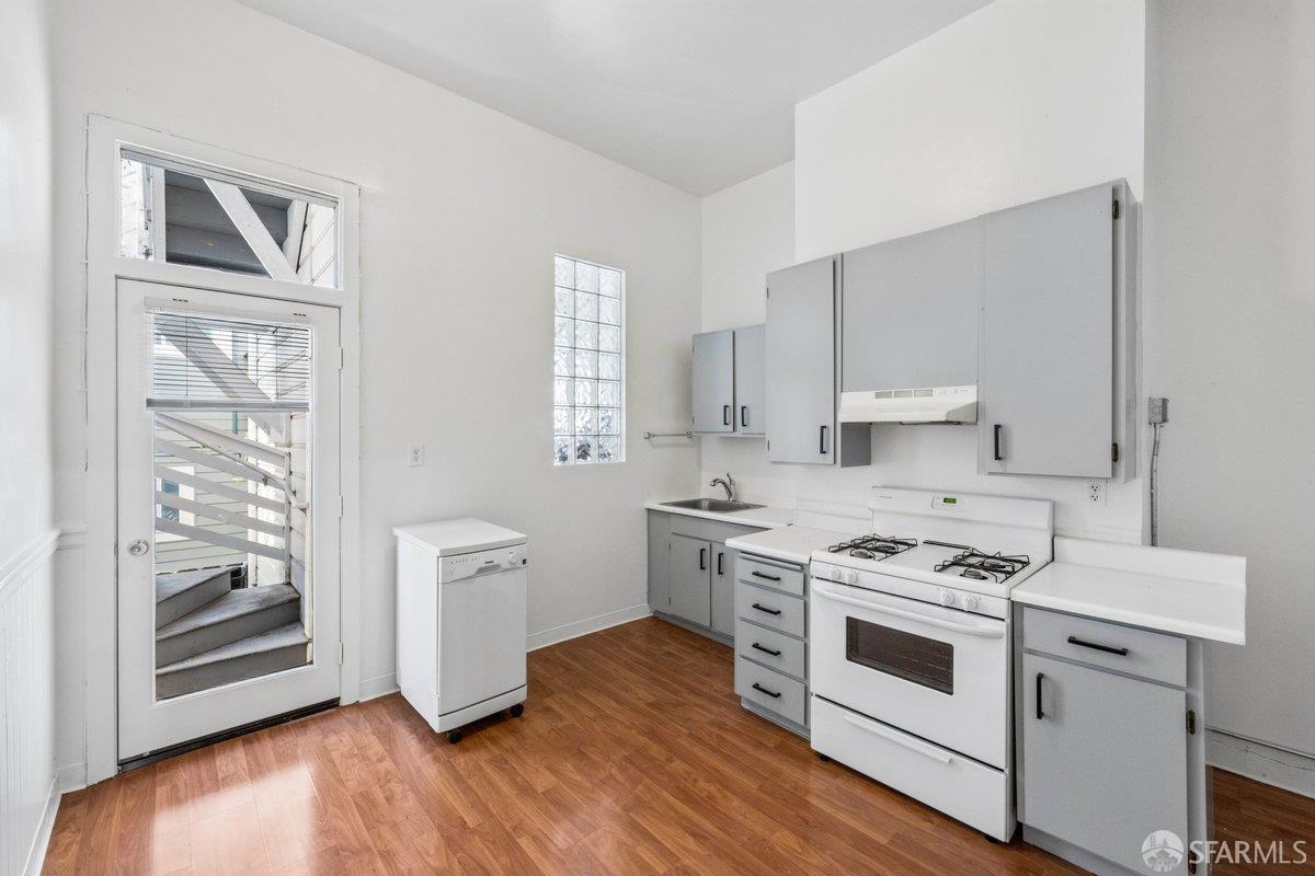 Detail Gallery Image 11 of 25 For 2205 Bryant St, San Francisco,  CA 94110 - 3 Beds | 1/1 Baths