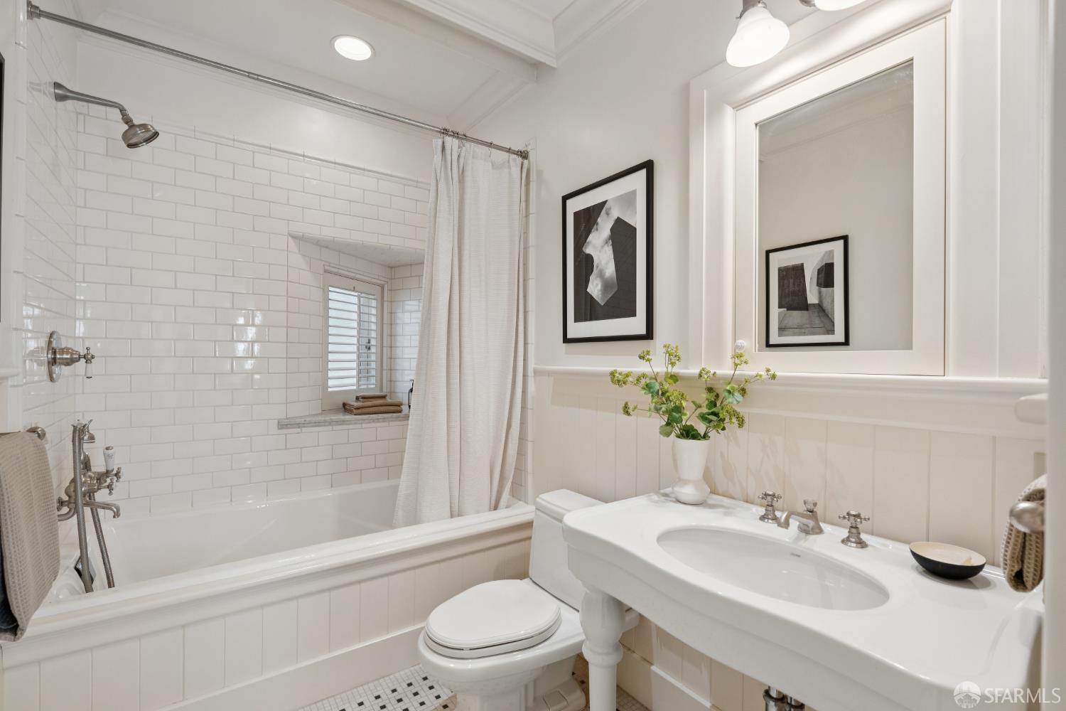 Detail Gallery Image 42 of 78 For 2535 Vallejo St, San Francisco,  CA 94123 - 3 Beds | 3/2 Baths