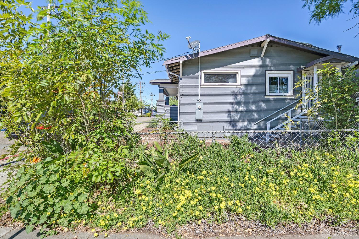 Detail Gallery Image 6 of 29 For 3422 Kansas St, Oakland,  CA 94602 - 3 Beds | 1 Baths