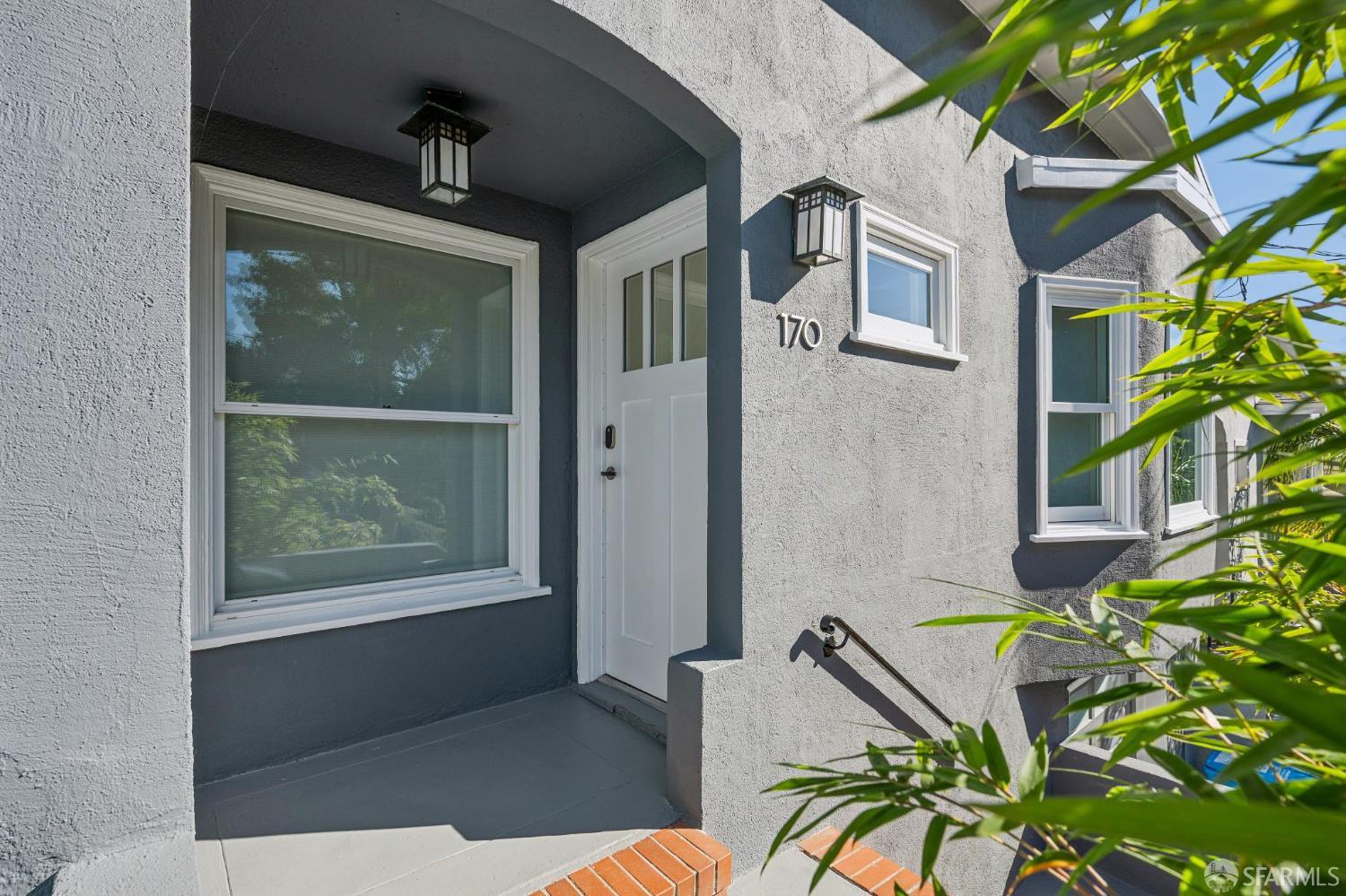 Detail Gallery Image 3 of 45 For 170 Staples Ave, San Francisco,  CA 94112 - 2 Beds | 1 Baths