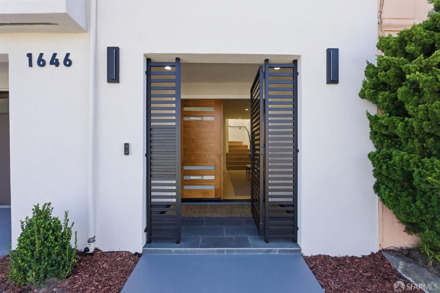 Detail Gallery Image 3 of 81 For 1646 34th Ave, San Francisco,  CA 94122 - 4 Beds | 3 Baths