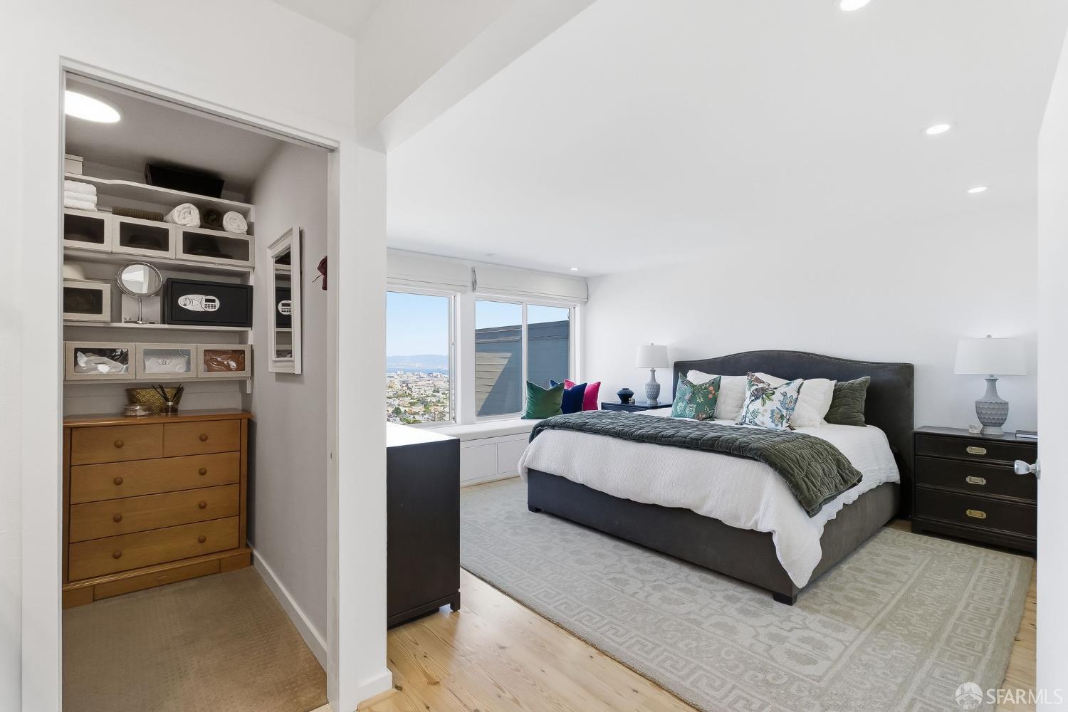 Detail Gallery Image 2 of 47 For 182 Carnelian Way, San Francisco,  CA 94131 - 3 Beds | 2/2 Baths