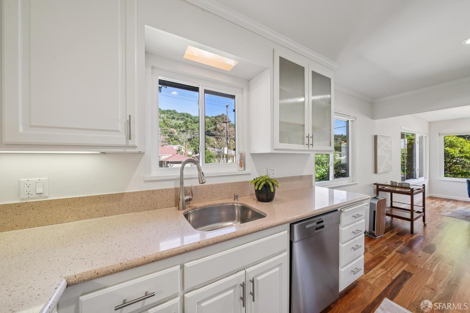 Detail Gallery Image 19 of 54 For 4743 Mountain Blvd, Oakland,  CA 94619 - 4 Beds | 3 Baths