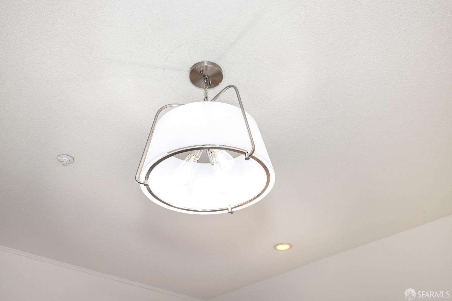 Detail Gallery Image 6 of 61 For 141 Kestrel Ct, Brisbane,  CA 94005 - 2 Beds | 2 Baths