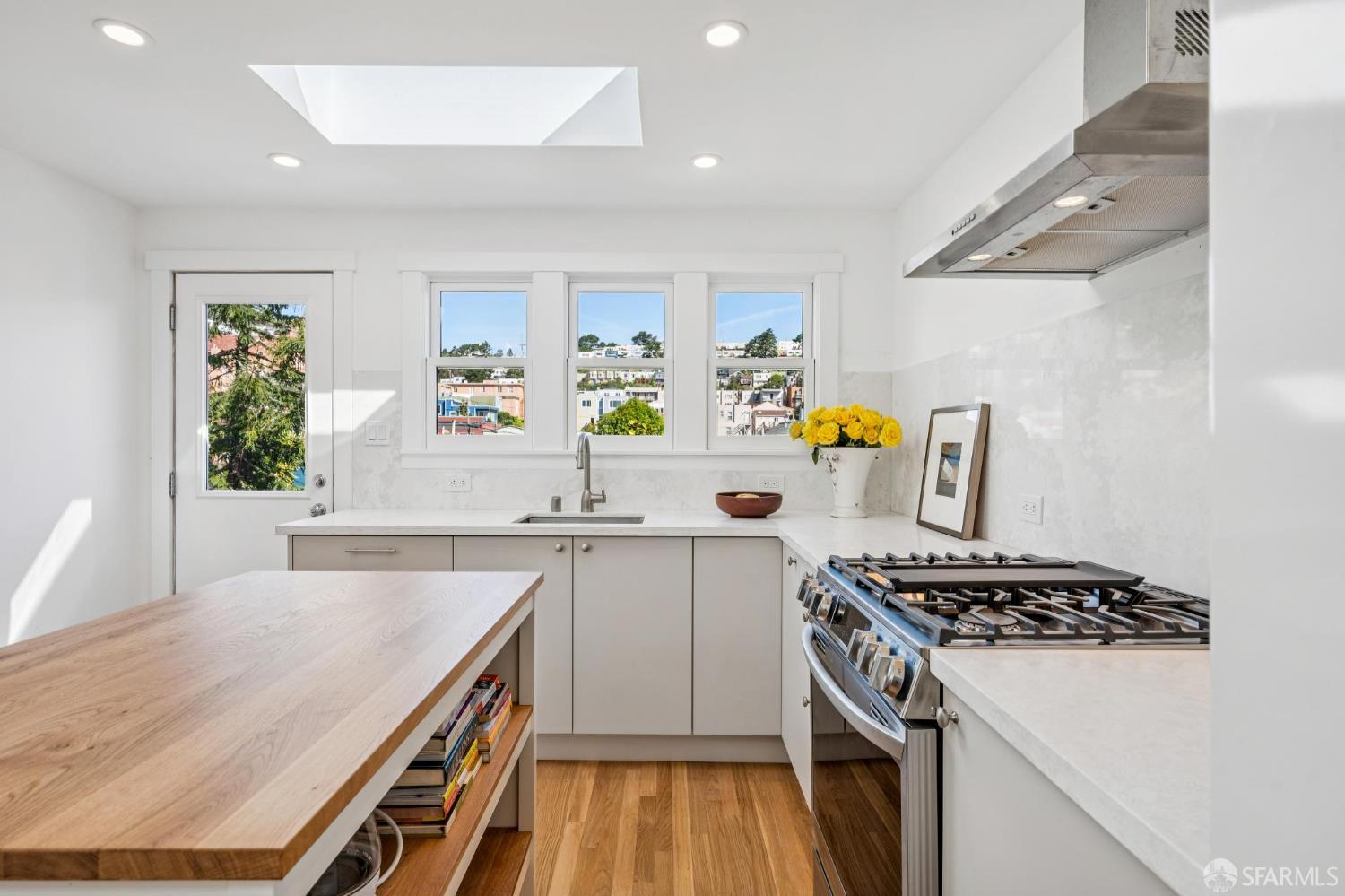 Detail Gallery Image 10 of 45 For 170 Staples Ave, San Francisco,  CA 94112 - 2 Beds | 1 Baths