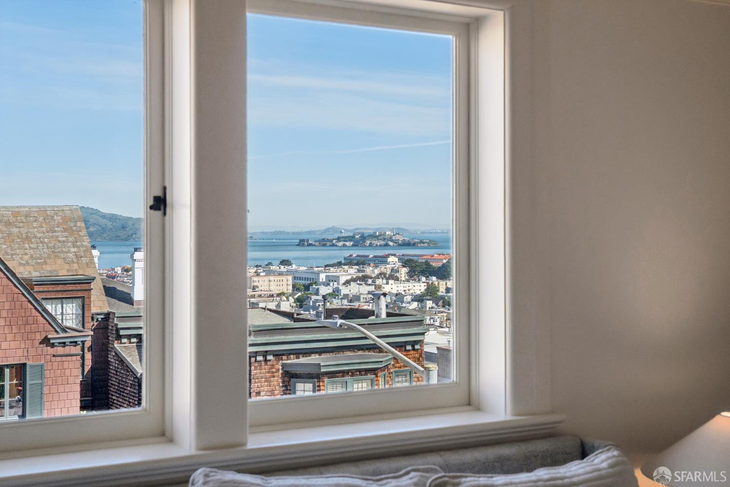 Detail Gallery Image 32 of 78 For 2535 Vallejo St, San Francisco,  CA 94123 - 3 Beds | 3/2 Baths