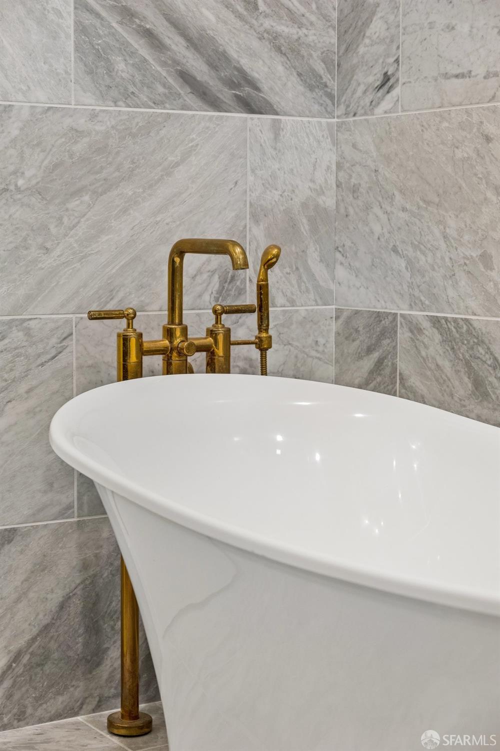 Photo #17: 426113307 Listing: Photo #17