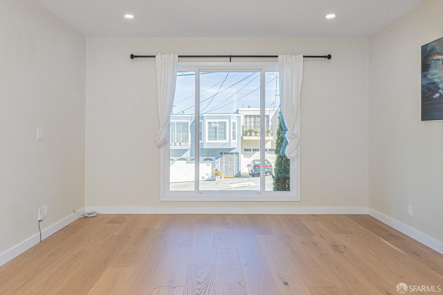 Detail Gallery Image 7 of 39 For 125 Garfield St, San Francisco,  CA 94134 - 4 Beds | 2 Baths