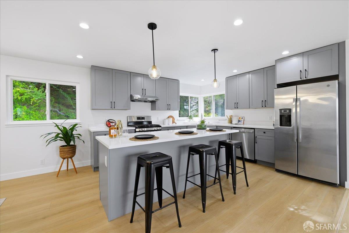 Detail Gallery Image 12 of 46 For 15942 Cambrian Dr, San Leandro,  CA 94578 - 5 Beds | 3 Baths