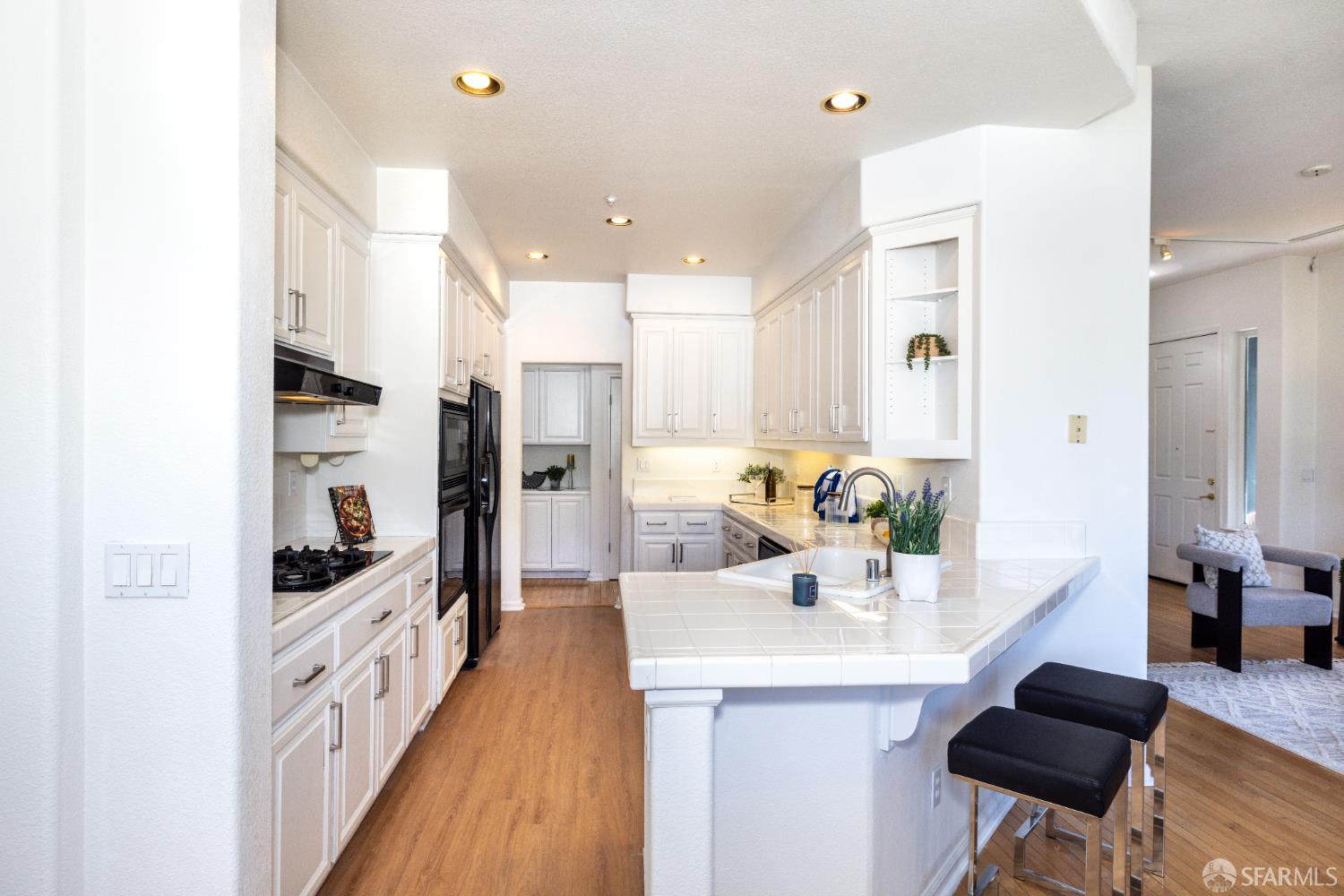 Detail Gallery Image 24 of 61 For 141 Kestrel Ct, Brisbane,  CA 94005 - 2 Beds | 2 Baths