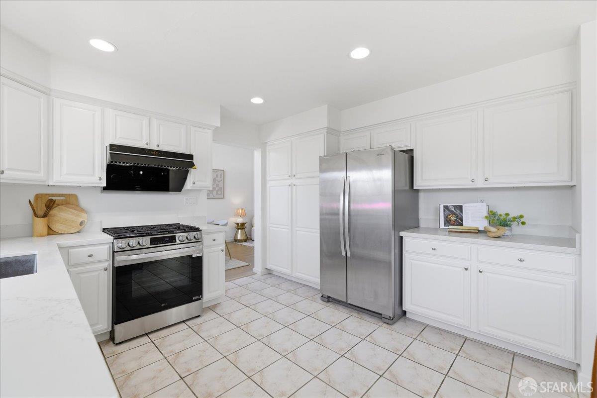 Detail Gallery Image 29 of 79 For 332 Mindanao Dr, Redwood City,  CA 94065 - 3 Beds | 2/1 Baths