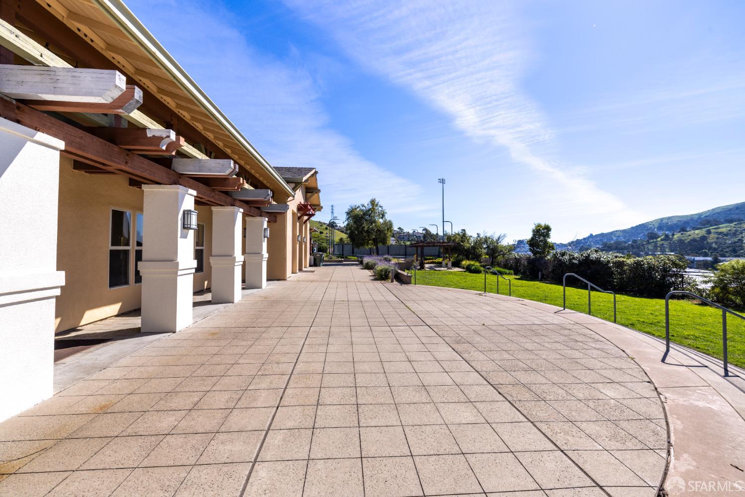 Detail Gallery Image 46 of 61 For 141 Kestrel Ct, Brisbane,  CA 94005 - 2 Beds | 2 Baths