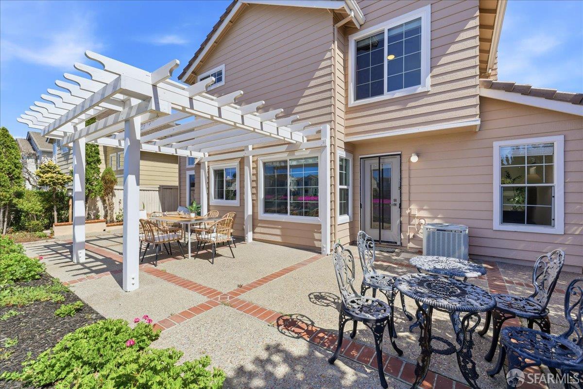 Detail Gallery Image 54 of 79 For 332 Mindanao Dr, Redwood City,  CA 94065 - 3 Beds | 2/1 Baths