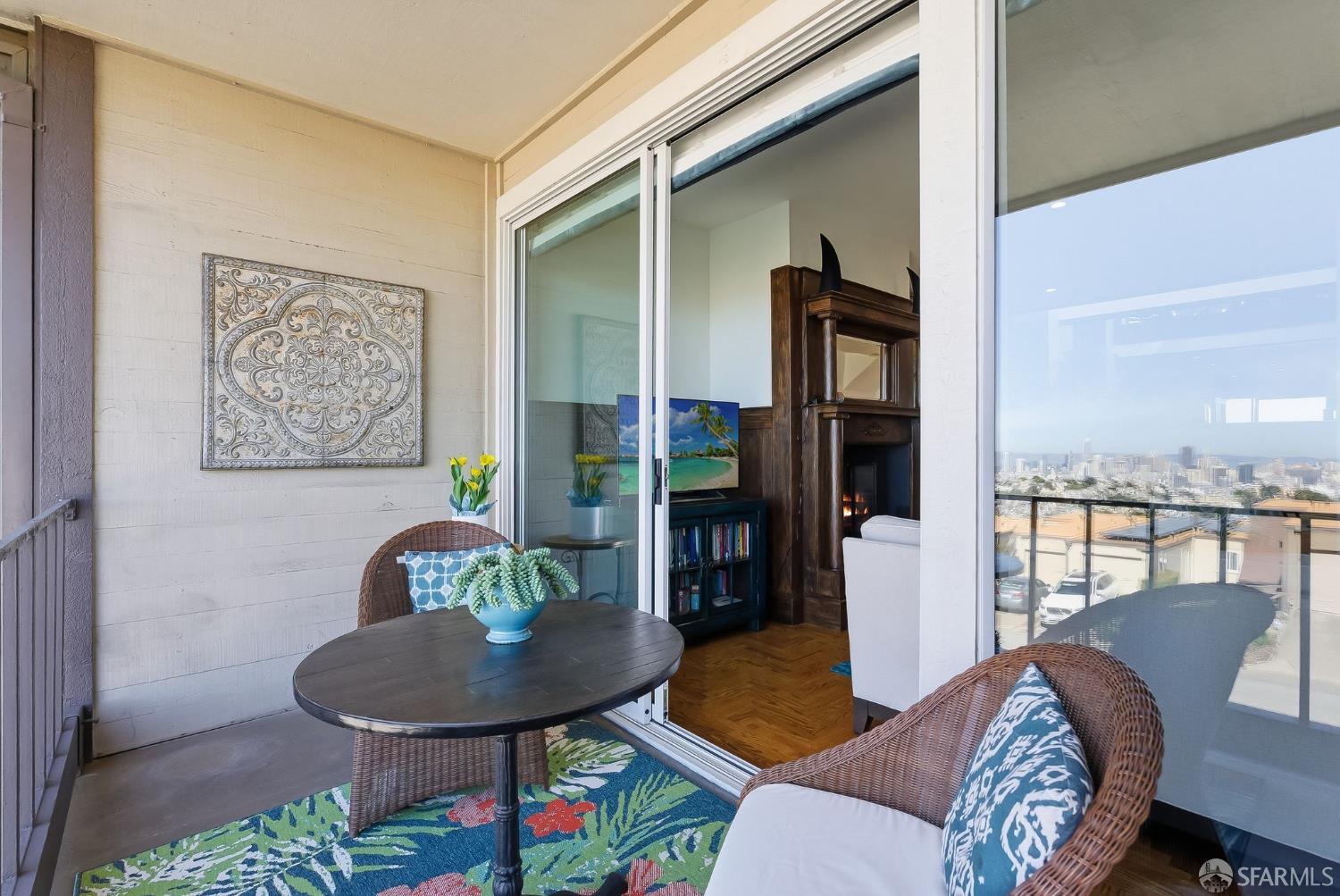 Detail Gallery Image 14 of 47 For 182 Carnelian Way, San Francisco,  CA 94131 - 3 Beds | 2/2 Baths