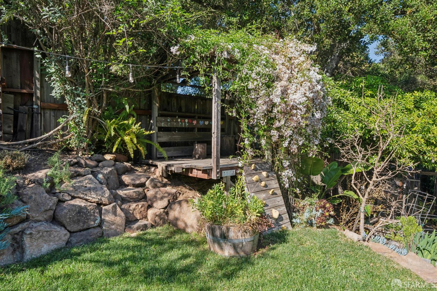 Detail Gallery Image 53 of 54 For 4743 Mountain Blvd, Oakland,  CA 94619 - 4 Beds | 3 Baths