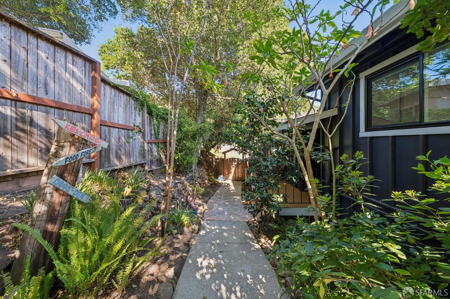 Detail Gallery Image 42 of 54 For 4743 Mountain Blvd, Oakland,  CA 94619 - 4 Beds | 3 Baths