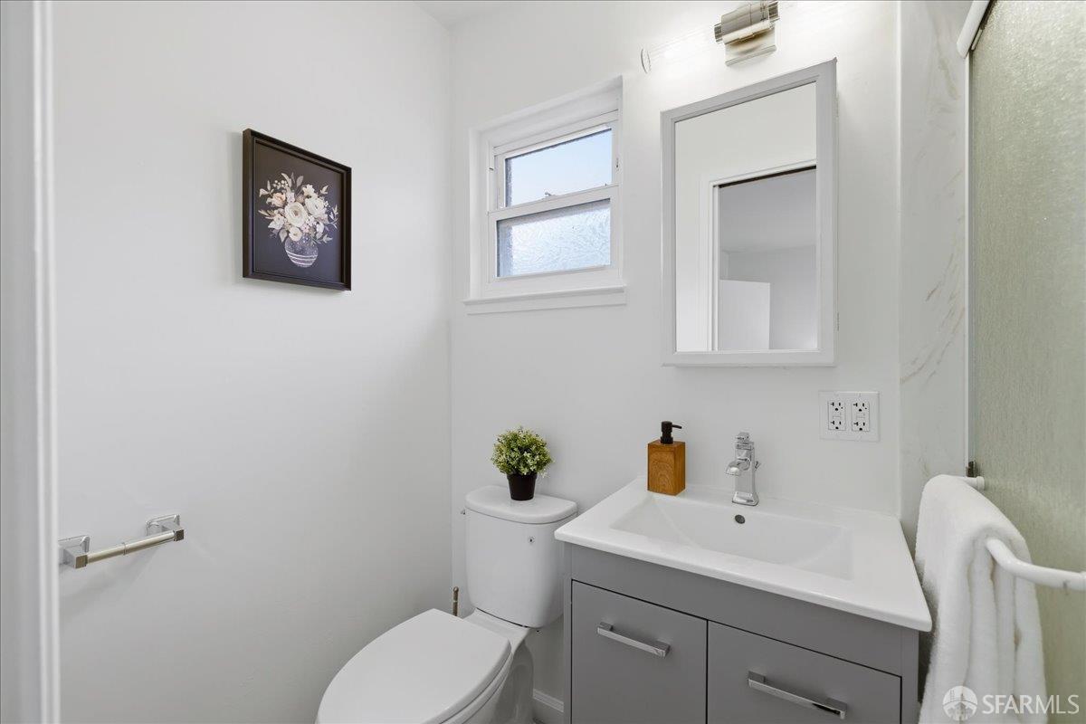 Detail Gallery Image 19 of 46 For 15942 Cambrian Dr, San Leandro,  CA 94578 - 5 Beds | 3 Baths