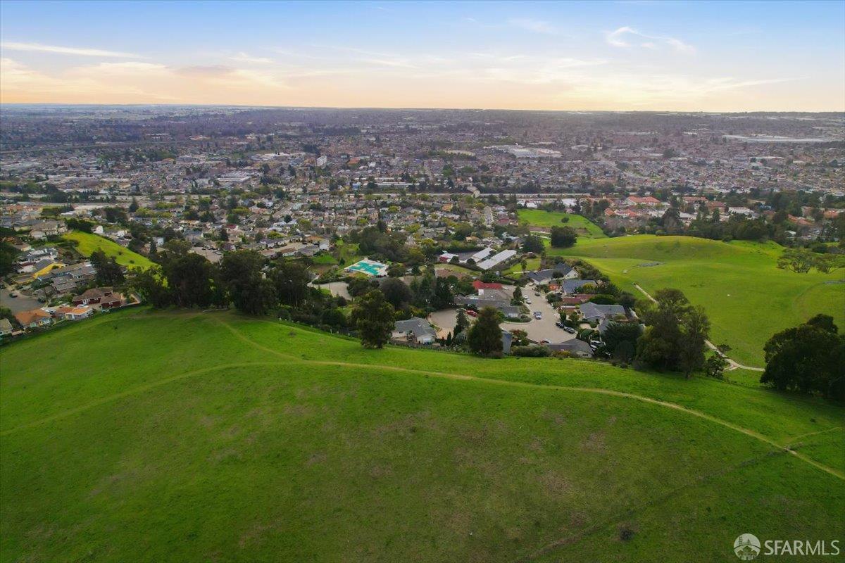Detail Gallery Image 42 of 46 For 15942 Cambrian Dr, San Leandro,  CA 94578 - 5 Beds | 3 Baths