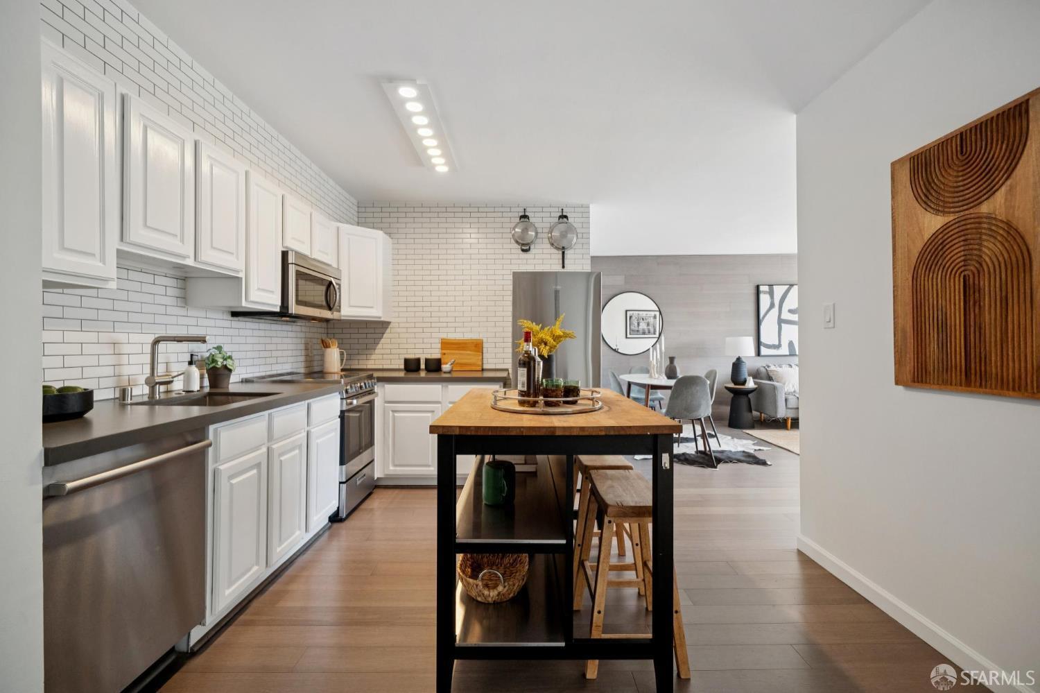 Photo #13: 426113235 Listing: Photo #13