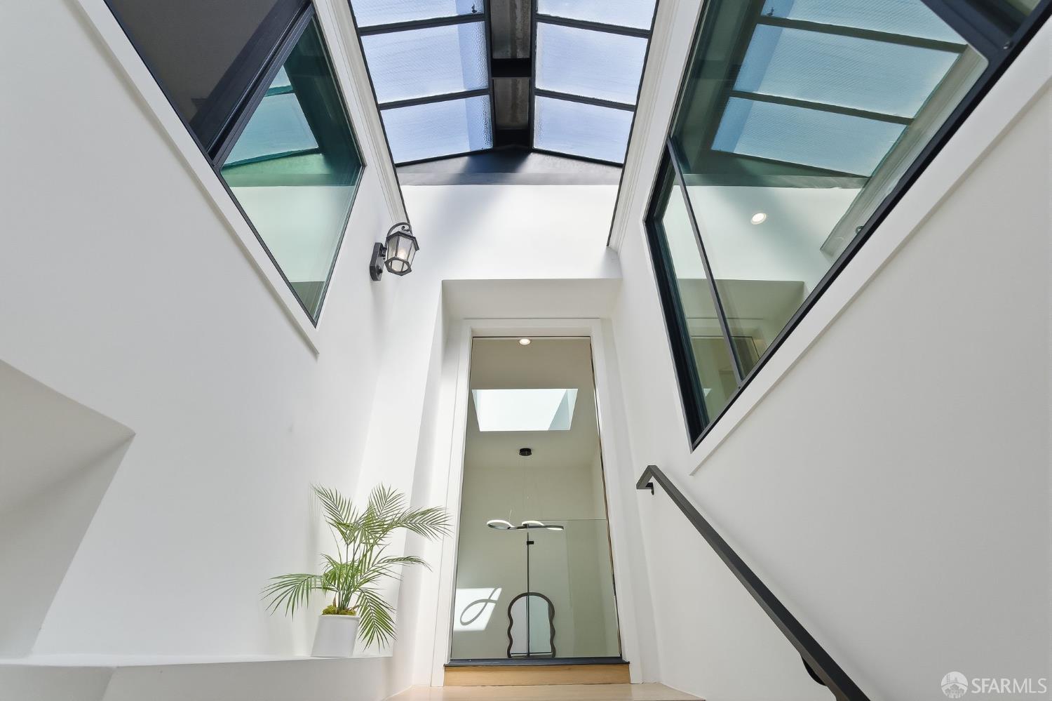 Detail Gallery Image 5 of 81 For 1646 34th Ave, San Francisco,  CA 94122 - 4 Beds | 3 Baths