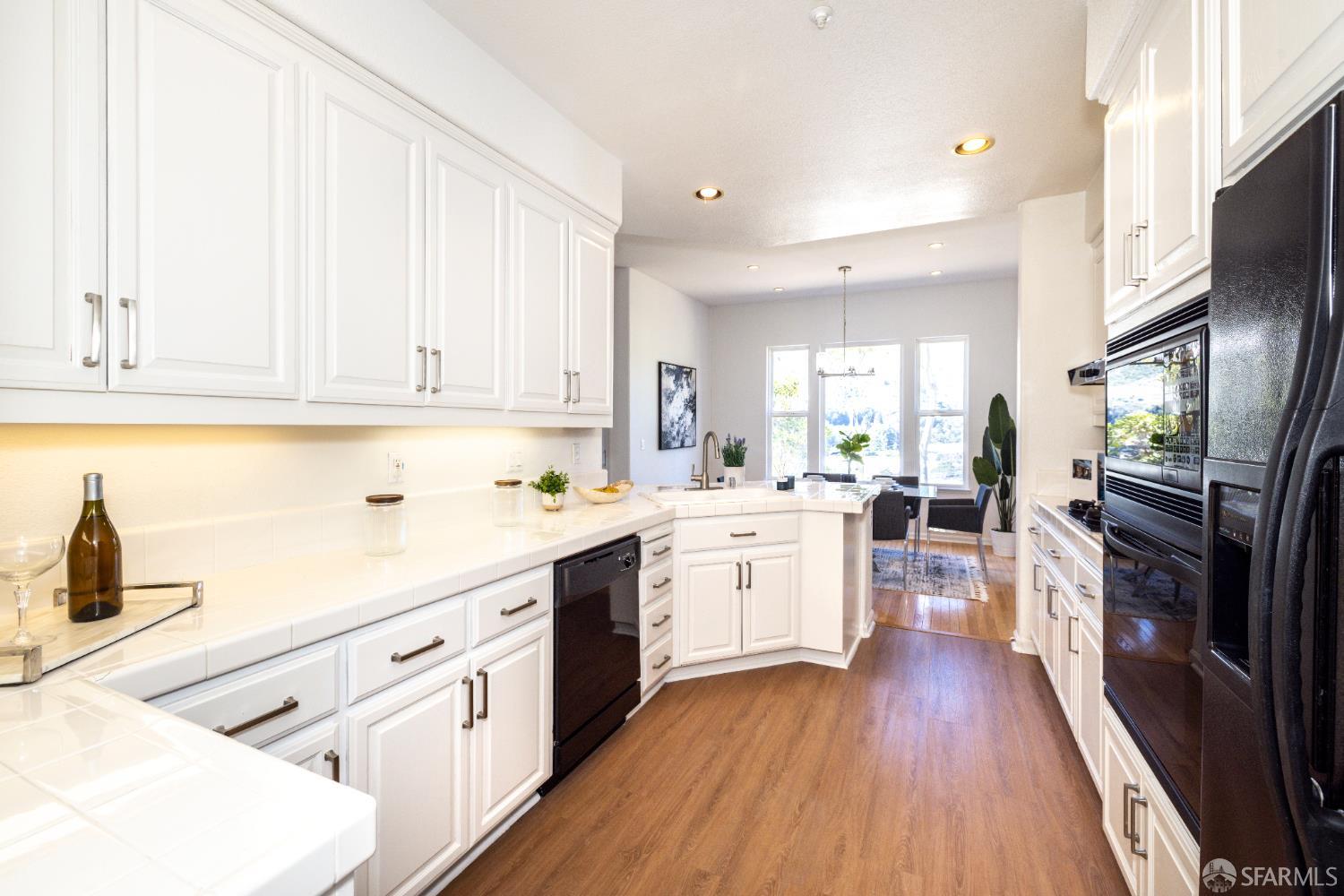 Detail Gallery Image 23 of 61 For 141 Kestrel Ct, Brisbane,  CA 94005 - 2 Beds | 2 Baths