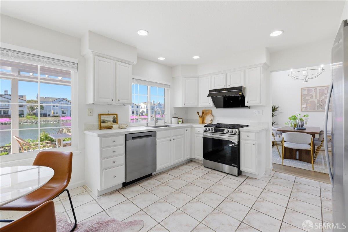 Detail Gallery Image 26 of 79 For 332 Mindanao Dr, Redwood City,  CA 94065 - 3 Beds | 2/1 Baths