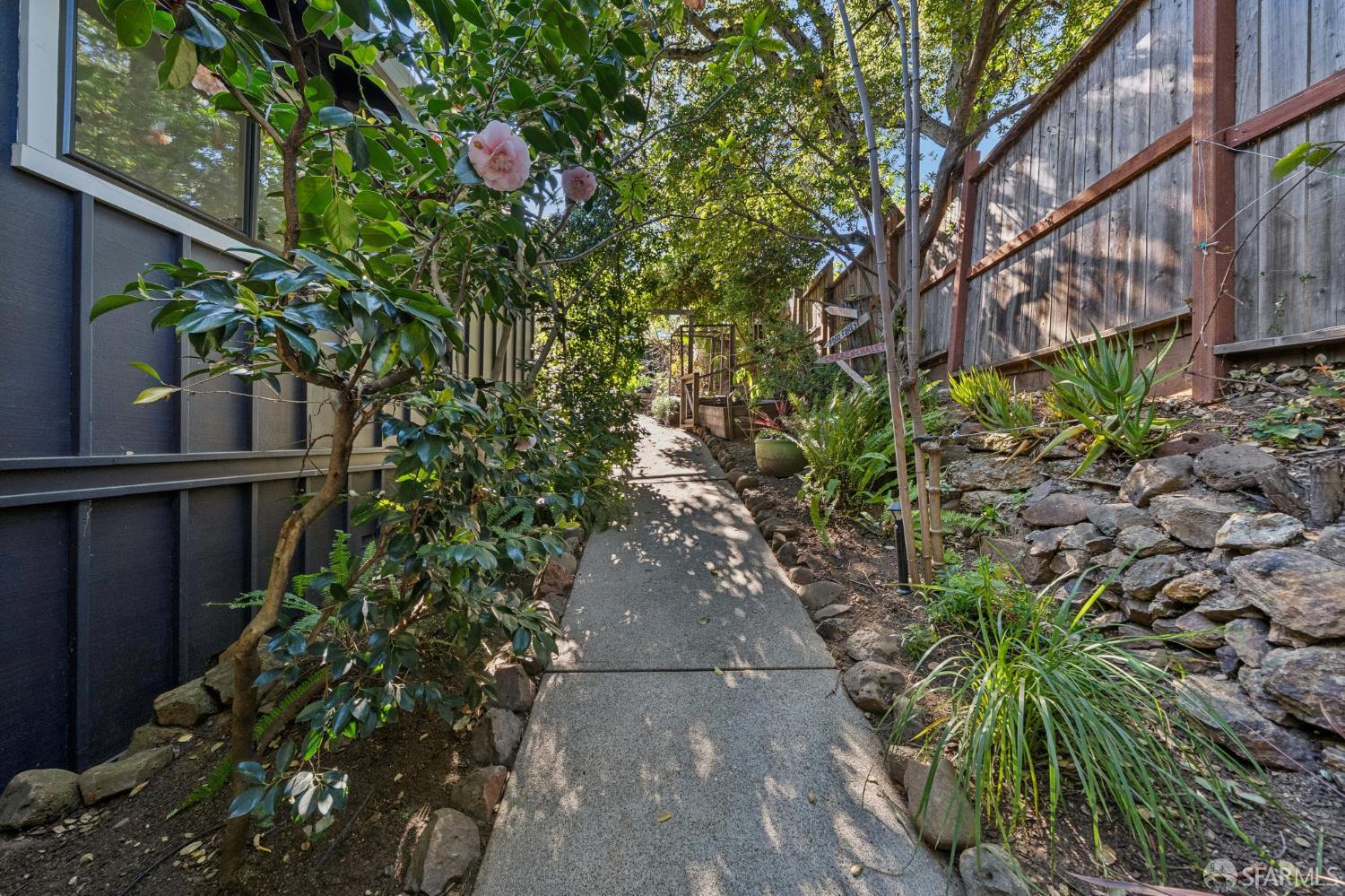 Detail Gallery Image 41 of 54 For 4743 Mountain Blvd, Oakland,  CA 94619 - 4 Beds | 3 Baths