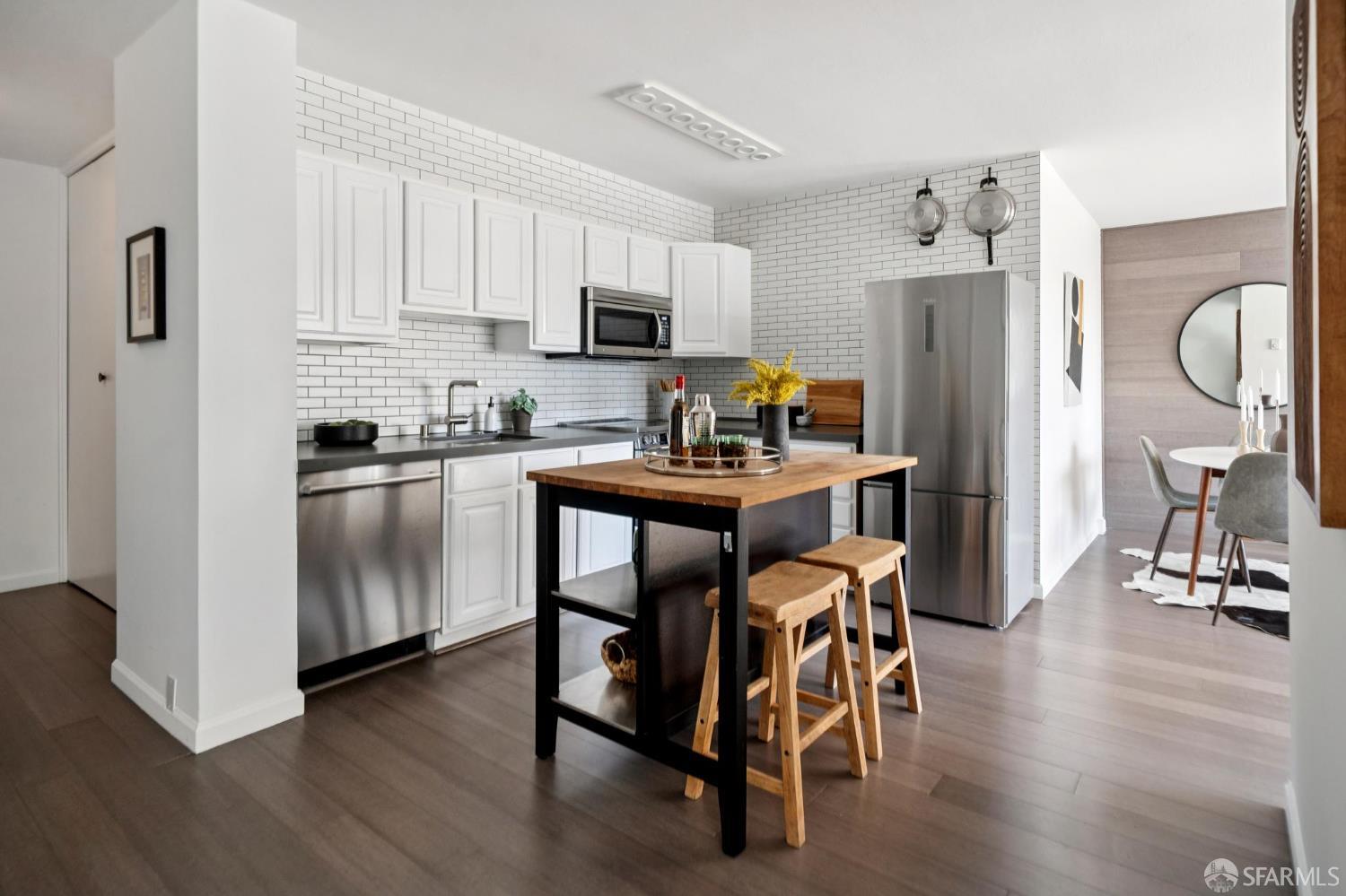 Photo #8: 426113235 Listing: Photo #8