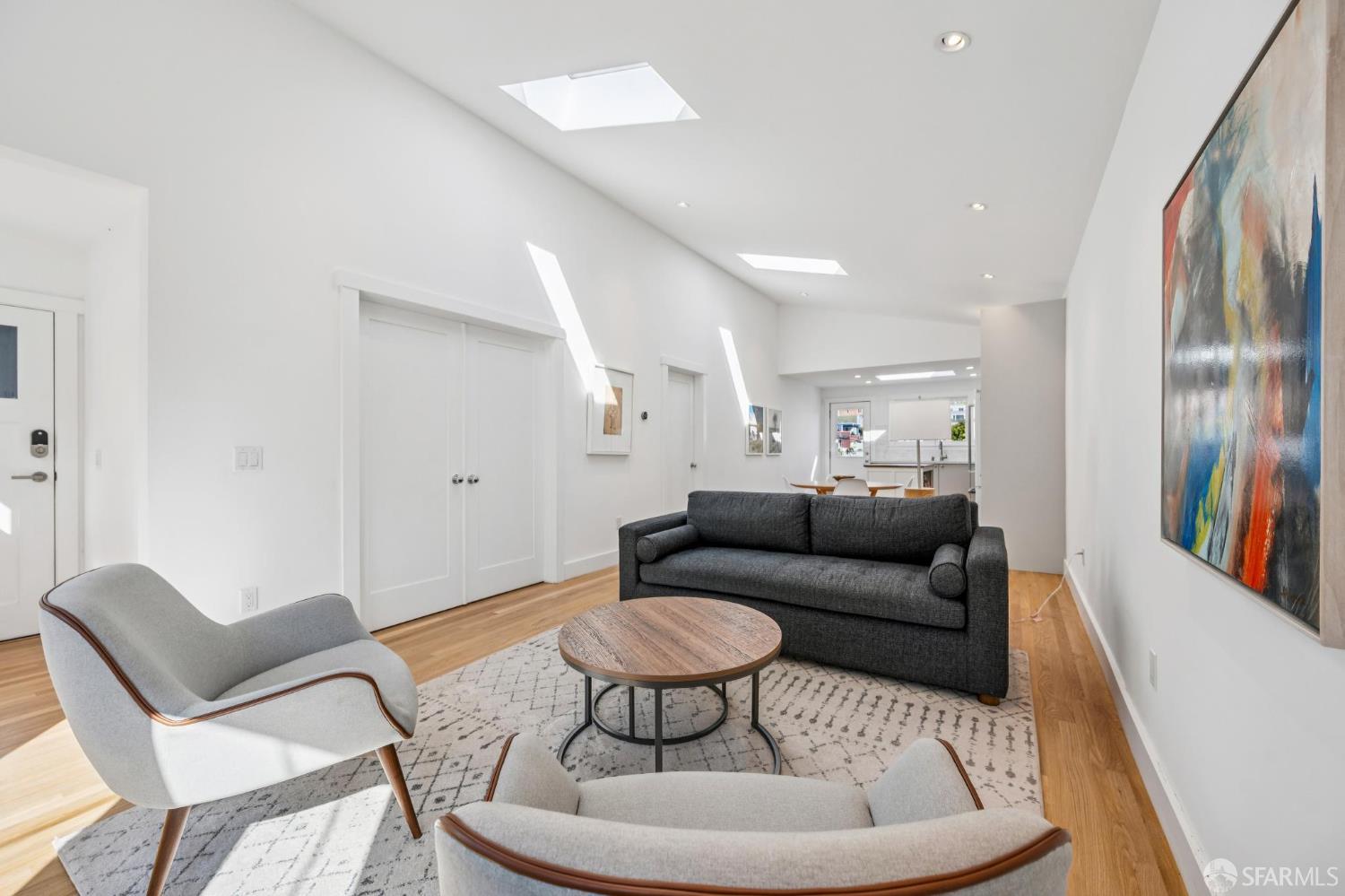 Detail Gallery Image 5 of 45 For 170 Staples Ave, San Francisco,  CA 94112 - 2 Beds | 1 Baths