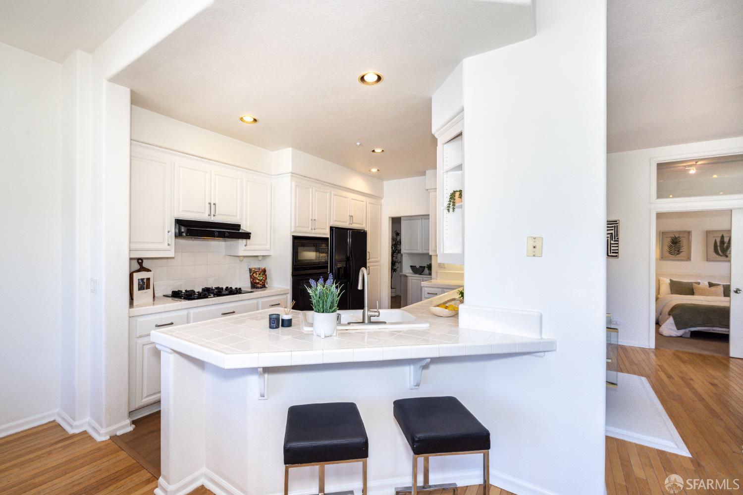 Detail Gallery Image 21 of 61 For 141 Kestrel Ct, Brisbane,  CA 94005 - 2 Beds | 2 Baths