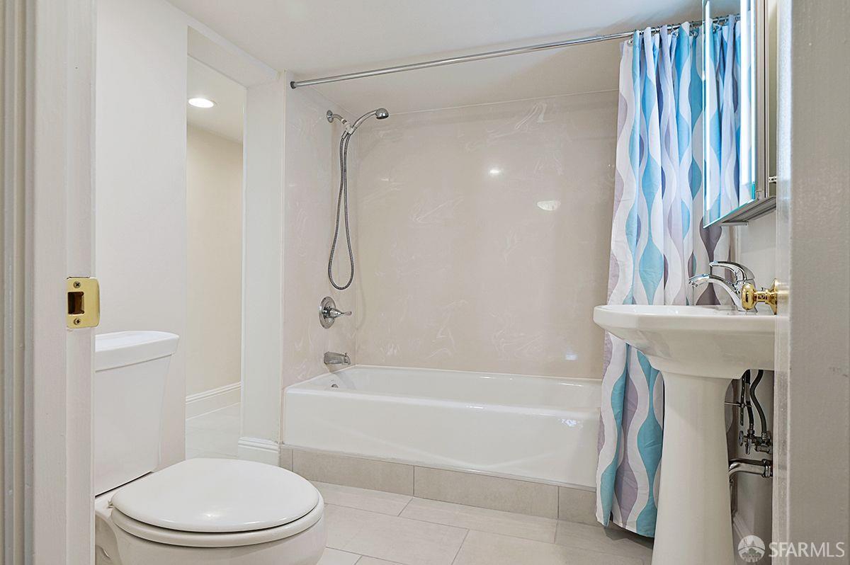 Detail Gallery Image 11 of 34 For 733 Waller St, San Francisco,  CA 94117 - – Beds | – Baths