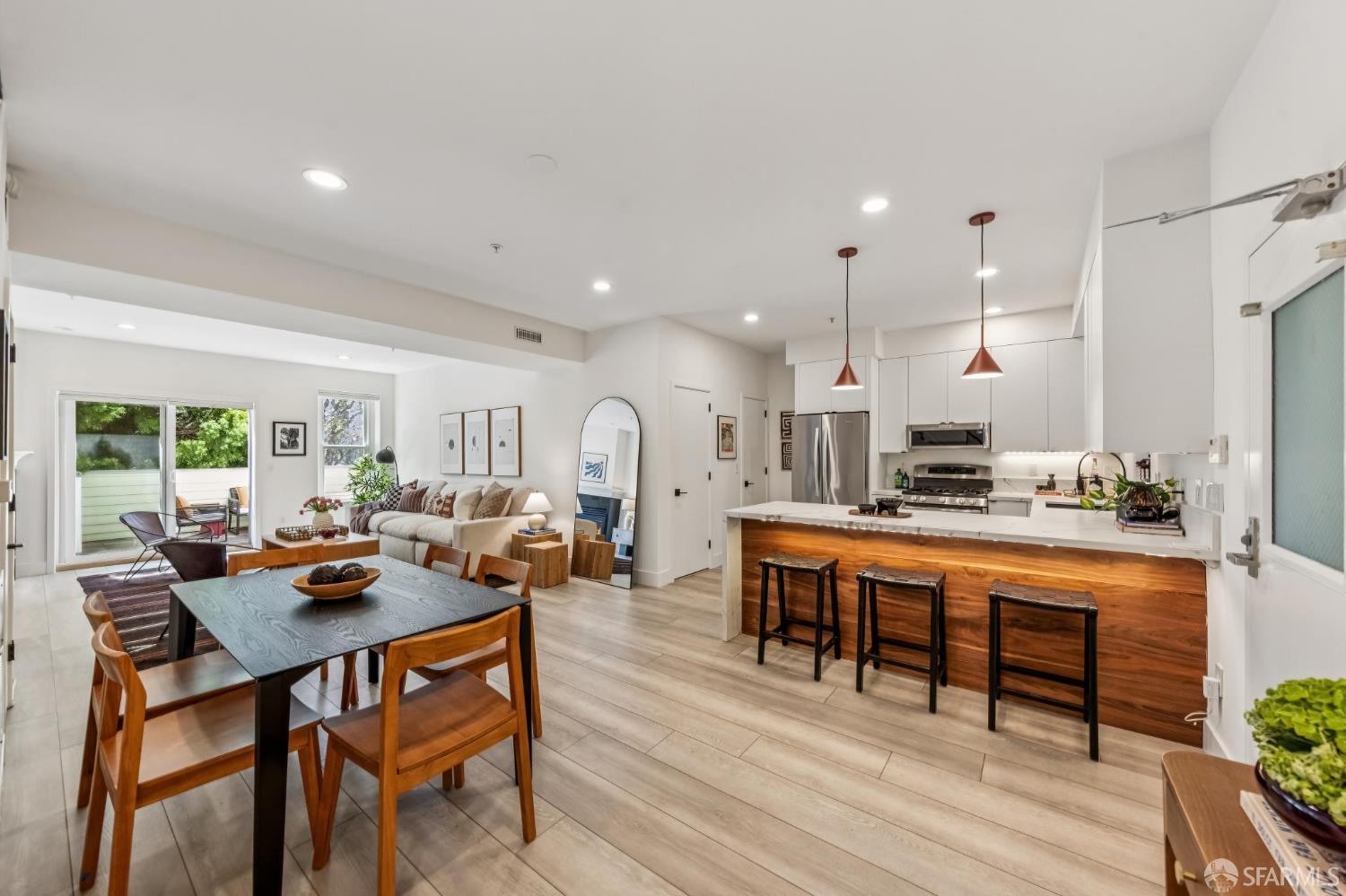 Photo #2: 426100649 Listing: Photo #2