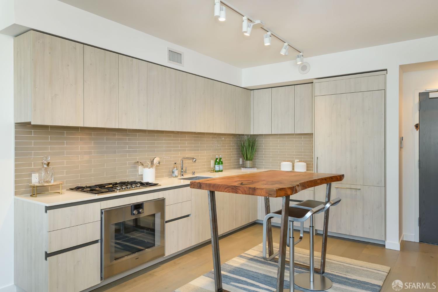 Photo #3: 426113238 Listing: Photo #3