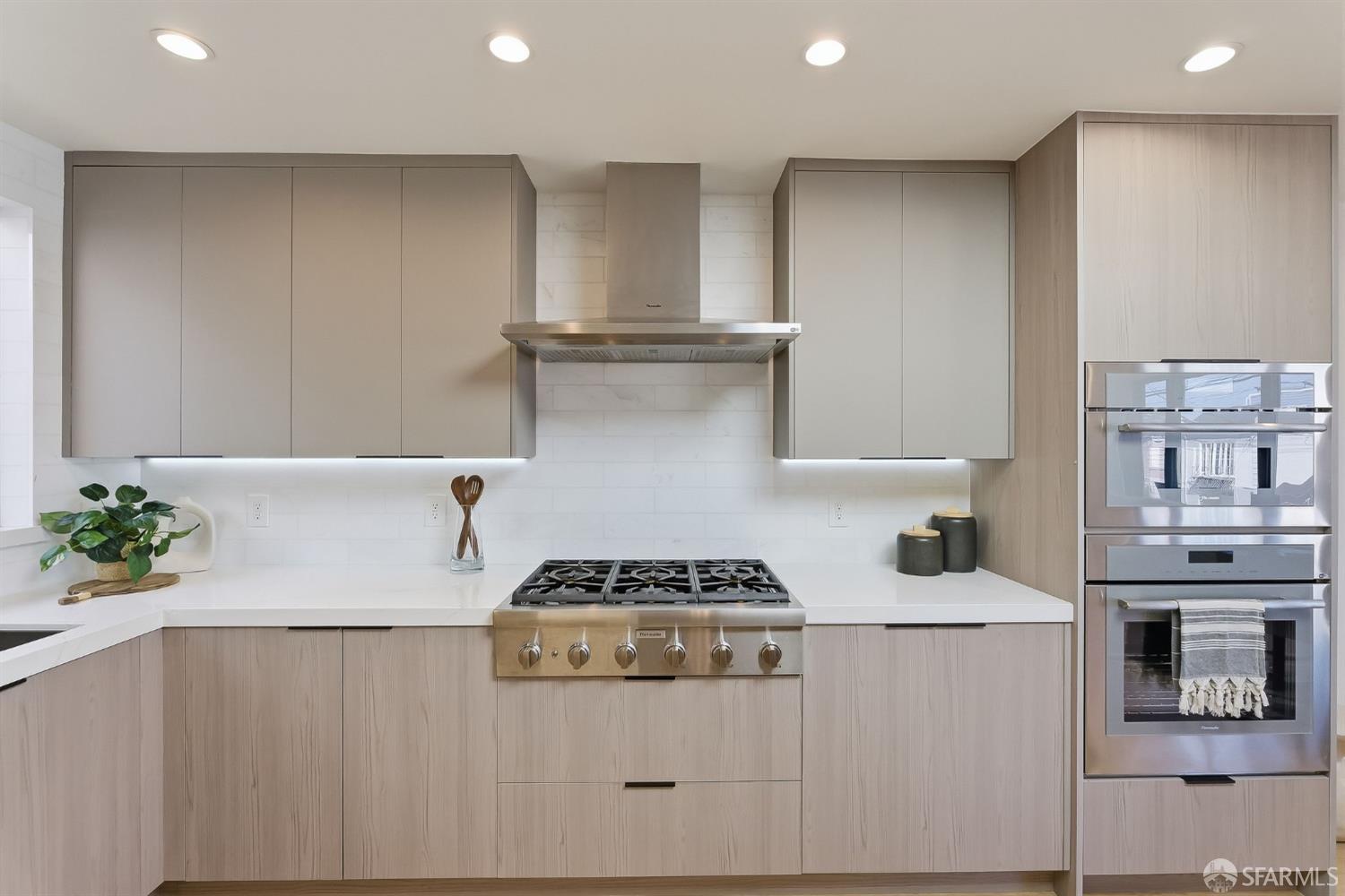 Detail Gallery Image 7 of 81 For 1646 34th Ave, San Francisco,  CA 94122 - 4 Beds | 3 Baths