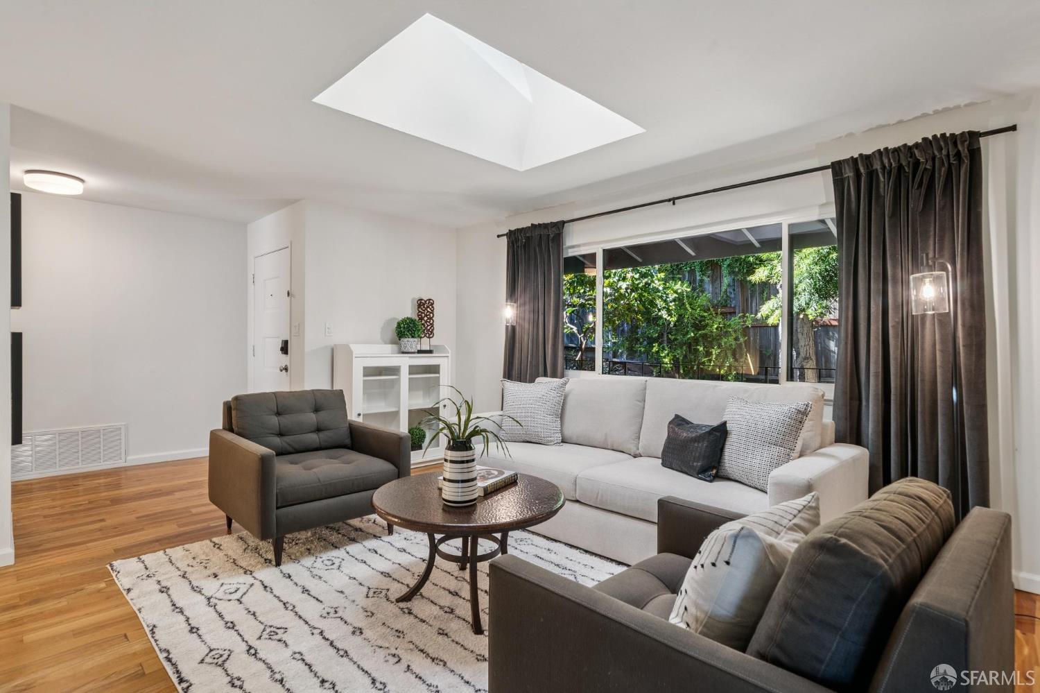 Detail Gallery Image 7 of 54 For 4743 Mountain Blvd, Oakland,  CA 94619 - 4 Beds | 3 Baths