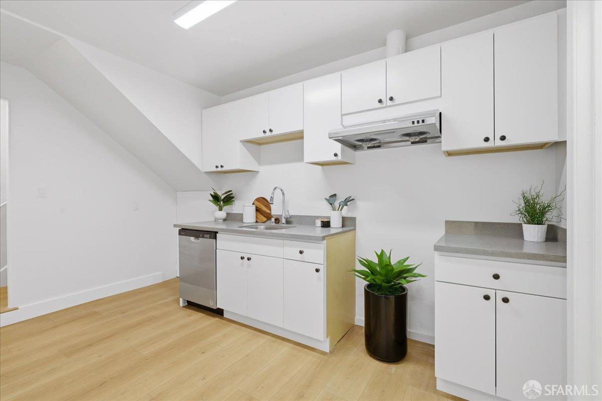 Detail Gallery Image 32 of 46 For 15942 Cambrian Dr, San Leandro,  CA 94578 - 5 Beds | 3 Baths